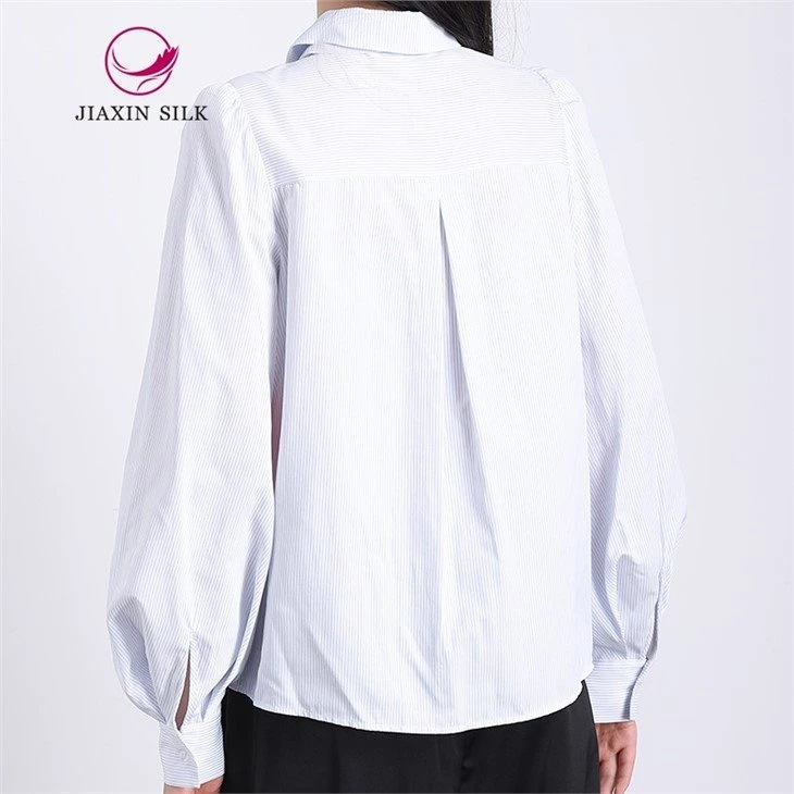 3Long puff sleeves